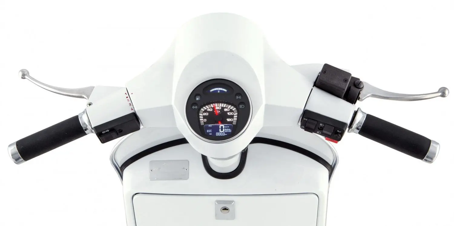 SIP Rev Counter nopeusmittari 2.0 <a href="https://italialaiset.fi/wp-content/uploads/2019/03/image-3.png"><img class="alignright size-full wp-image-17588" src="https://italialaiset.fi/wp-content/uploads/2019/03/image-3.png" alt="" width="70" height="23" /></a>Rev Counter SIP nopeusmittari Vespaan. Versio 2.0. Tumma mittaritaulu, jossa valkoiset numerot. Kehys ruostumatonta terästä. Sekä digitaalinen että analoginen näyttö. Mittarissa 24 eri toimintoa. <ul> <li>Vespa PX80-200 E Lusso</li> <li>`98/MY/`11</li> <li>myös Vespa GTV/GT 60 125-300ccm, - 140 (km/h/mph) / 14.000 (Umin/rpm), vaatii lisäreleen.</li> </ul> SIP Rev Counter nopeusmittari 2.0