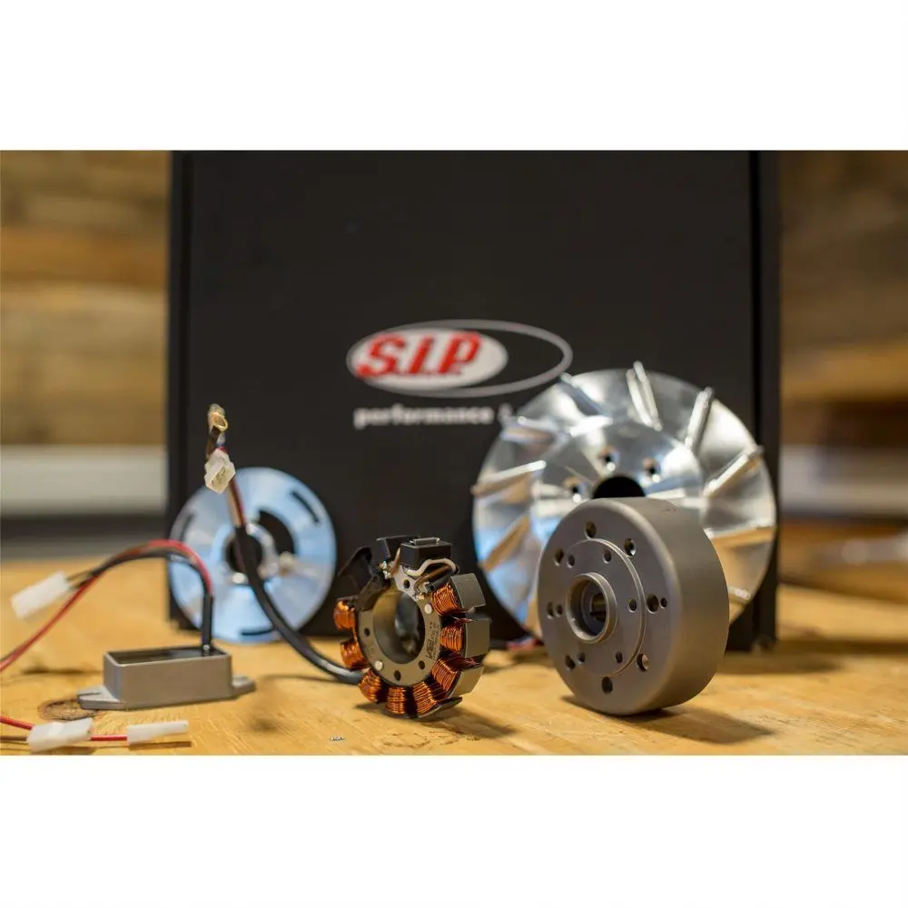 Kärjetön sytytys SIP Performance Sport 12V AC, Sprint, SS, PX, Rally, Cosa <a href="https://italialaiset.fi/wp-content/uploads/2019/03/image-3.png"><img class="alignright size-full wp-image-17588" src="https://italialaiset.fi/wp-content/uploads/2019/03/image-3.png" alt="" width="70" height="23" /></a>SIP Performance kärjetön sytytys,Vespa 125 GTR 2°/TS 2°/150 Sprint V 2° /Super 2°/200 Rally 2°/PX80-200/PE/Lusso/Cosa, <ul> <li>vauhtipyörä CNC-koneistettua alumiinia, paino 1660g</li> <li>9 kelaa, 12 magneettia</li> <li>12V AC, 110W</li> <li>säätyvä sytytyksen ajoitus</li> </ul> Kärjetön sytytys SIP Performance Sport 12V AC, Sprint, SS, PX, Rally, Cosa - Image 4