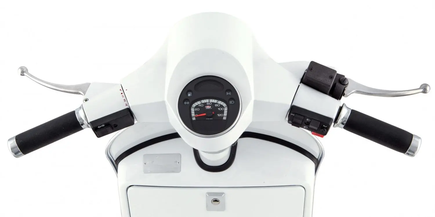 SIP Rev Counter nopeusmittari 2.0 <a href="https://italialaiset.fi/wp-content/uploads/2019/03/image-3.png"><img class="alignright size-full wp-image-17588" src="https://italialaiset.fi/wp-content/uploads/2019/03/image-3.png" alt="" width="70" height="23" /></a>Rev Counter SIP nopeusmittari Vespaan. Versio 2.0. Tumma mittaritaulu, jossa valkoiset numerot. Kehys ruostumatonta terästä. Sekä digitaalinen että analoginen näyttö. Mittarissa 24 eri toimintoa. <ul> <li>Vespa PX80-200 E Lusso</li> <li>`98/MY/`11</li> <li>myös Vespa GTV/GT 60 125-300ccm, - 140 (km/h/mph) / 14.000 (Umin/rpm), vaatii lisäreleen.</li> </ul> SIP Rev Counter nopeusmittari 2.0