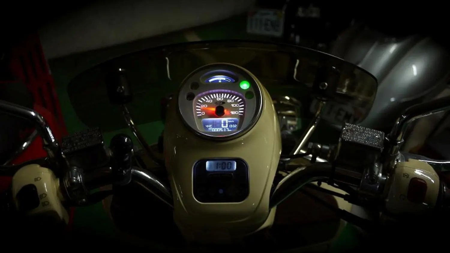 SIP Rev Counter nopeusmittari 2.0 <a href="https://italialaiset.fi/wp-content/uploads/2019/03/image-3.png"><img class="alignright size-full wp-image-17588" src="https://italialaiset.fi/wp-content/uploads/2019/03/image-3.png" alt="" width="70" height="23" /></a>Rev Counter SIP nopeusmittari Vespaan. Versio 2.0. Tumma mittaritaulu, jossa valkoiset numerot. Kehys ruostumatonta terästä. Sekä digitaalinen että analoginen näyttö. Mittarissa 24 eri toimintoa. <ul> <li>Vespa PX80-200 E Lusso</li> <li>`98/MY/`11</li> <li>myös Vespa GTV/GT 60 125-300ccm, - 140 (km/h/mph) / 14.000 (Umin/rpm), vaatii lisäreleen.</li> </ul> SIP Rev Counter nopeusmittari 2.0