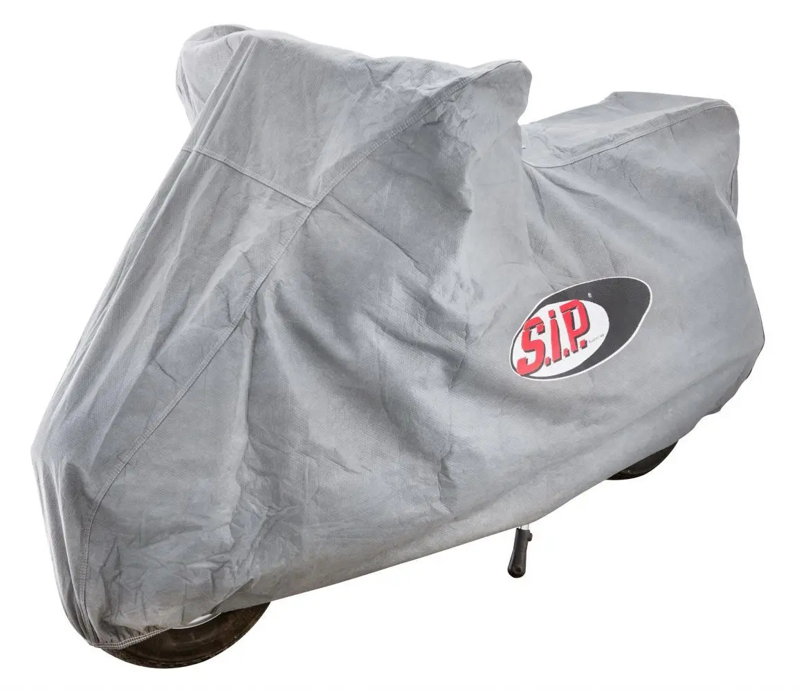 Suojapeite SIP Classic sisäkäyttöön, koko M Skootterin suojapeite SIP Classic, harmaa. Materiaali 4-kerros kangas, sisäkerros pehmeä flanelli, koko M, Vespa kaikki Classic -mallit. Koko1770x840x1090 mm, paksuus 0,8 mm, ei täysin vedenpitävä! Tarkoitettu vain pölysuojaksi sisäkäyttööön. <strong>Vinkki: Jos skootterissasi on vaalea istuin tai vaaleat kahvat, niin varmista ettei suojapeite värjää osia. Peitteet kannattaa pestä ennen käyttöä ja varmistaa näin että peitteestä ei lähde väriä.</strong> Suojapeite SIP Classic sisäkäyttöön, koko M
