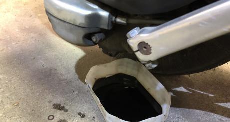 Klasikko Vespan öljynvaihto