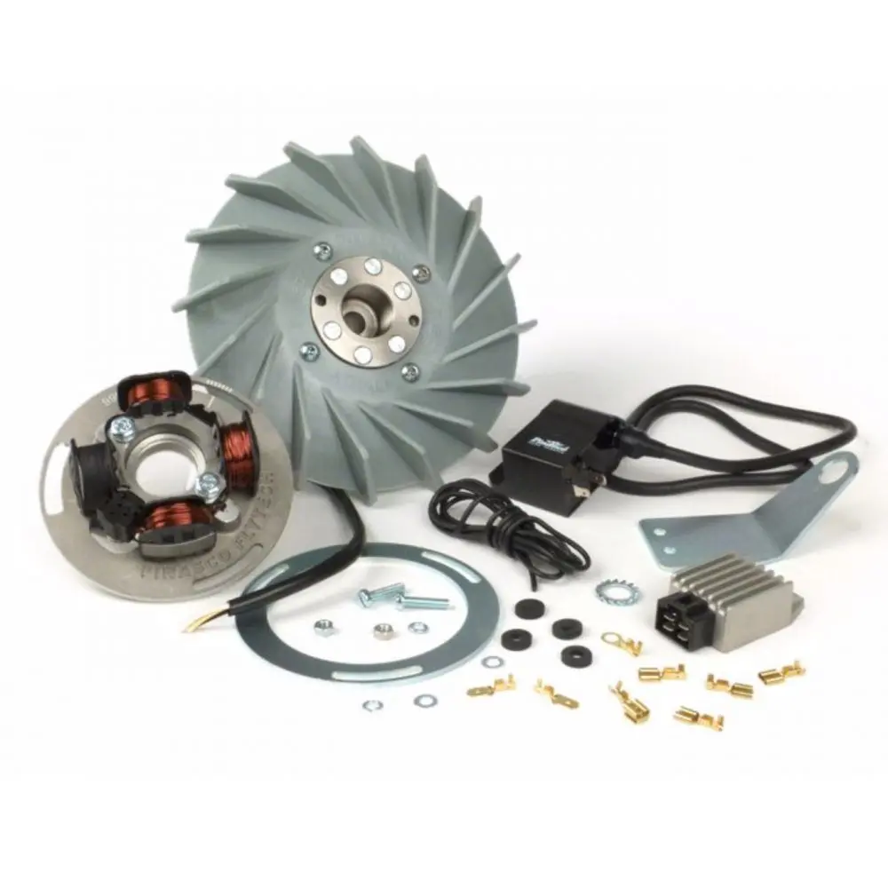 Kärjetön sytytys, Pinasco Flytech, Vespa V15-33, VM, VN, ACMA, VB1, VGL1, VLL <a href="https://italialaiset.fi/wp-content/uploads/2019/06/image-15.png"><img class="alignright size-full wp-image-14763" src="https://italialaiset.fi/wp-content/uploads/2019/06/image-15.png" alt="" width="148" height="40" /></a>Kärjetön sytytys, Pinasco Flytech, Vespa V15-33, VM, VN, ACMA, VB1, VGL1ja VLL. Tuotteessa mukana: <ul> <li>vauhtipyörä ja tuulettejan siipi (paino 1600g)</li> <li>pohjalevy, jossa sytytys yksikkö (staattori)</li> <li>CDI yksikkö, jossa sytytyksen säätö</li> <li>tulpanjohto</li> <li>jännitteensäädin</li> <li>maajohto</li> <li>asennusohje englanniksi ja italiaksi</li> </ul> Kärjetön sytytys, Pinasco Flytech, Vespa V15-33, VM, VN, ACMA, VB1, VGL1, VLL