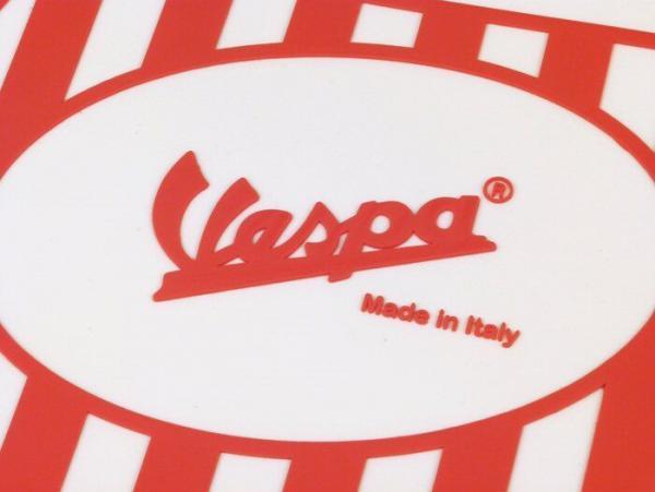 Roiskeläppä Vespa logolla, puna/valkoinen