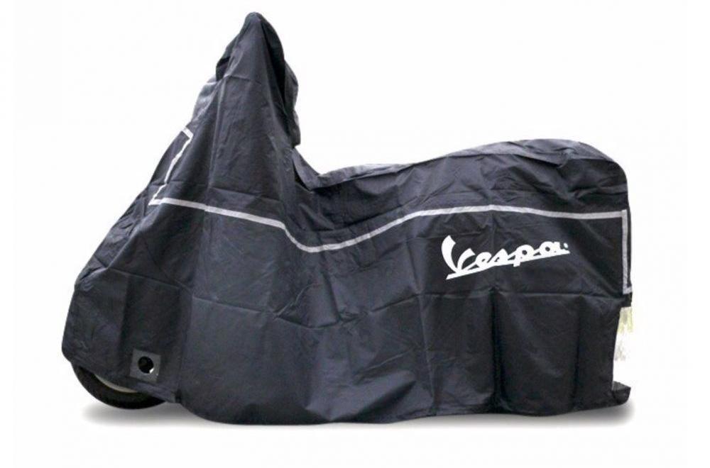 Skootterin suojapeite Piaggio Outdoor, Vespa PX, Primavera, Sprint, ET2, ET4, LX, LXV ja S, musta asennettuna: suojapeite asennettuna skootterin päälle