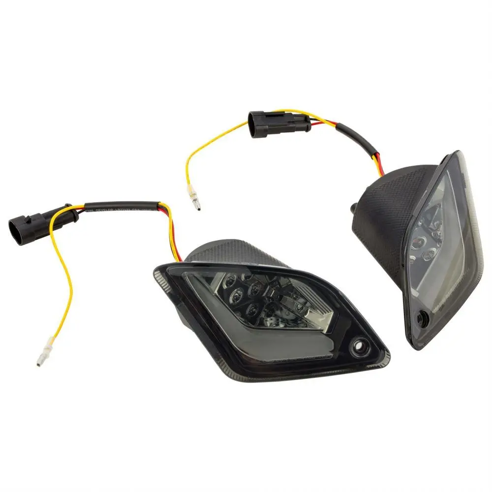 Vilkkusarja SIP eteen ja taakse LED, tummennettu, Vespa GTS, GT ja GTV SIPin omaa tuotantoa oleva LED-vilkkusarja tummenetuilla laseilla. EU-hyväksytty. Sisältää myös virtaa säästävät päivävalot, sisältää polttimot. Vilkkusarja SIP eteen ja taakse LED, tummennettu, Vespa GTS, GT ja GTV - Image 12