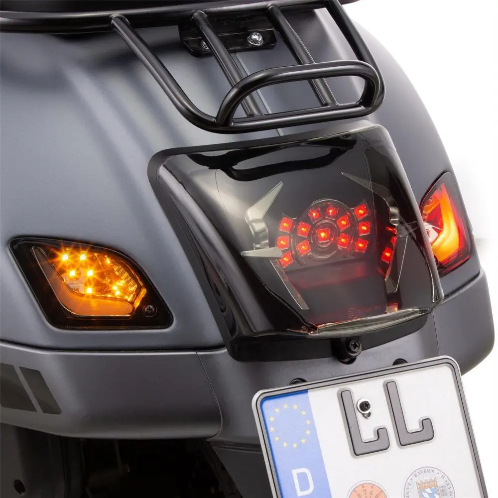 Vilkkusarja SIP eteen ja taakse LED, tummennettu, Vespa GTS, GT ja GTV SIPin omaa tuotantoa oleva LED-vilkkusarja tummenetuilla laseilla. EU-hyväksytty. Sisältää myös virtaa säästävät päivävalot, sisältää polttimot. Vilkkusarja SIP eteen ja taakse LED, tummennettu, Vespa GTS, GT ja GTV - Image 16