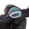 Nopeusmittari Vespa GTS asennettuna sivusta, sinertävä taustavalo