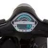Nopeusmittari Vespa GTS asennettuna edestä, vihreä merkkivalo näkyvissä