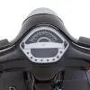 Nopeusmittari Vespa GTS asennettuna edestä, vaalea näyttö