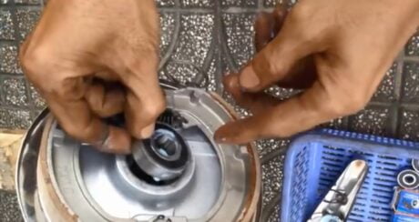 Klassikko Vespan etupyörän laakerien vaihto