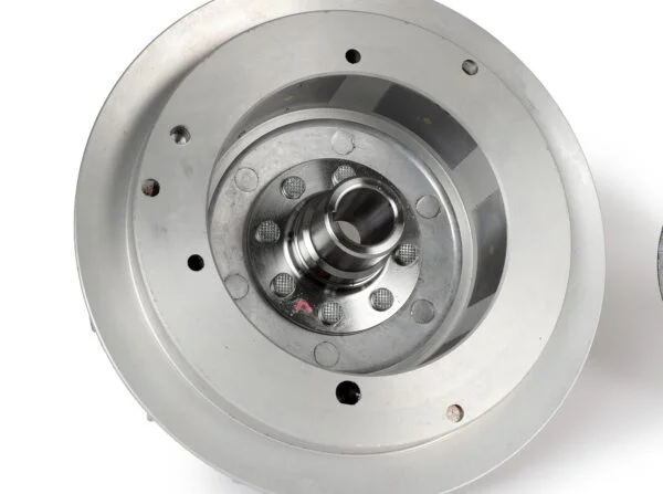 Kärjetön sytytys BGM PRO 12V Touring 20/24 akselille, Vespa V50, 50N, V90, PV, ET3, PK S (Kopio)