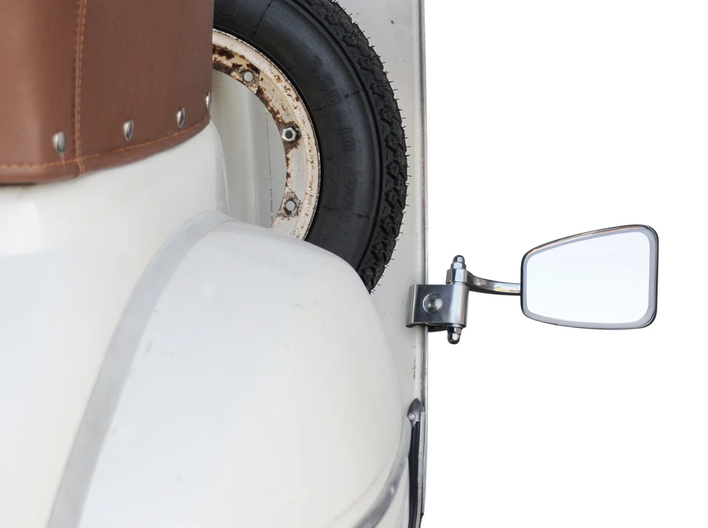 Clip On peili Stadium oikea, suorakaide <a href="https://italialaiset.fi/wp-content/uploads/2019/08/image-15.png"><img class="alignright size-full wp-image-39858" src="https://italialaiset.fi/wp-content/uploads/2019/08/image-15.png" alt="" width="97" height="18" /></a>Clip On peili Vespan polvipeltiin, Stadium, suorakaide. <ul> <li>oikean puoleinen</li> <li>varren pituus 125 mm</li> <li>peilin koko 80x115 mm</li> <li>väri kromi/kiillotettu alumiini</li> </ul> Clip On peili Stadium oikea, suorakaide