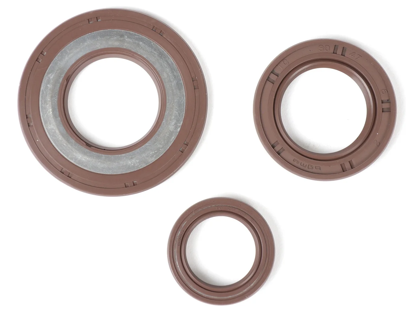 Öljytiivistesarja FKM/Viton®, Vespa PX EFL (1984-1986) - PX, T5 ja Cosa <a href="https://italialaiset.fi/wp-content/uploads/2021/01/BGM_PRO_c1.png"><img class="alignright size-full wp-image-30568" src="https://italialaiset.fi/wp-content/uploads/2021/01/BGM_PRO_c1.png" alt="" width="140" height="40" /></a>BGM Pron öljytiivistesarja FKM/Viton®, Vespa PX EFL (1984-1986) - PX, T5 ja Cosa malleihin. Takanavan tiiviste ulkoinen 30x47x6 mm. Öljytiivistesarja FKM/Viton®, Vespa PX EFL (1984-1986) - PX, T5 ja Cosa