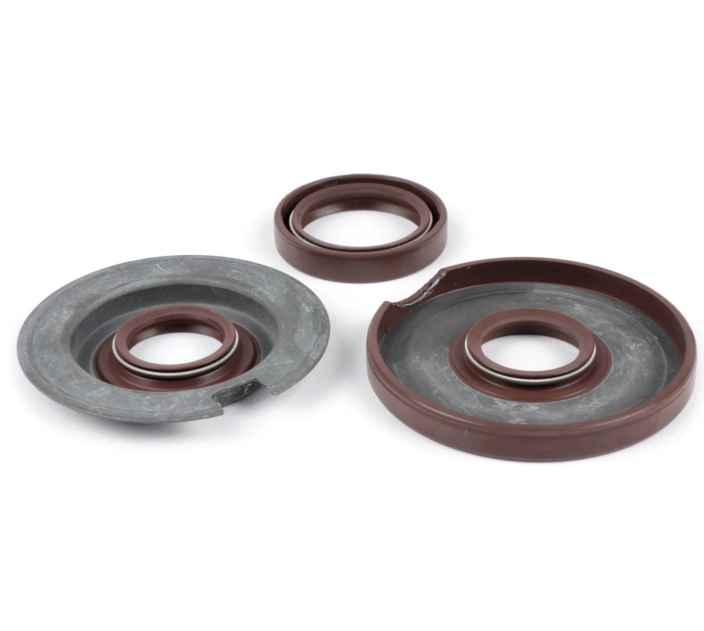 Öljytiivistesarja Viton, Vespa Sprint, Sprint Veloce, GT, GTR, GL, VBB, VNB ja VBA <a href="https://italialaiset.fi/wp-content/uploads/2021/01/BGM_PRO_c1.png"><img class="alignright size-full wp-image-30568" src="https://italialaiset.fi/wp-content/uploads/2021/01/BGM_PRO_c1.png" alt="" width="140" height="40" /></a>BGM Pron Viton kuminen öljytiivistesarja, Vespa Sprint, Sprint Veloce, GT, GTR, GL, VBB, VNB ja VBA malleihin. <ul> <li>alkuperäistä laadukkaampi paremmin nykybensaa kestävä tiivistesarja</li> </ul> Tarkista sopivuus alla olevasta taulukosta valmistenumeron alkuosalla. Öljytiivistesarja Viton, Vespa Sprint, Sprint Veloce, GT, GTR, GL, VBB, VNB ja VBA