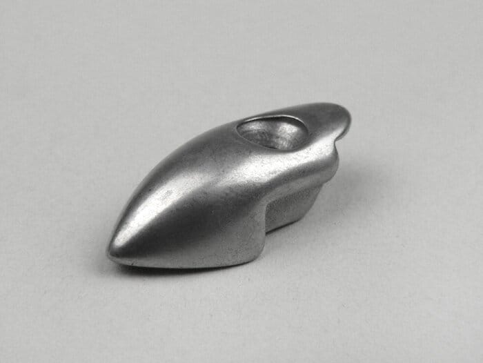 Askelmalistan päätykappale -VESPA- VL3T, VB1T, VBA1T, VBB1T, GL, GS150 / GS3 (VS1T No 005151 till VS5T), GS160 / GS4 (VSB1T) <h3>Askelmalistan päätykappale -VESPA- VL3T, VB1T, VBA1T, VBB1T, GL, GS150 / GS3 (VS1T No 005151 till VS5T), GS160 / GS4 (VSB1T)</h3> <p dir="ltr"><strong>Materiaali</strong> Sinkkipainevalu (Zamak)</p> <p dir="ltr"><strong>Kiinnitystarvikkeet sisältyvät toimitukseen</strong> Ei</p> <p dir="ltr"><strong>Askelmalistan leveys (ulkomitta)</strong> 18,5 mm</p> <p dir="ltr"><strong>Askelmalistan leveys (sisämitta)</strong> 12,5 mm</p> <p dir="ltr"><strong>Tavanomainen kiinnike</strong> Niitti</p> <p dir="ltr"><strong>Kiinnikkeen koko</strong> 3,5 mm</p> <p dir="ltr"><strong>Kiinnikkeen standardi</strong> DIN 662</p> Askelmalistan päätykappale -VESPA- VL3T, VB1T, VBA1T, VBB1T, GL, GS150 : GS3 (VS1T No 005151 till VS5T), GS160 : GS4 (VSB1T)