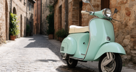 Vespa-skootteri italialaisella rantakadulla