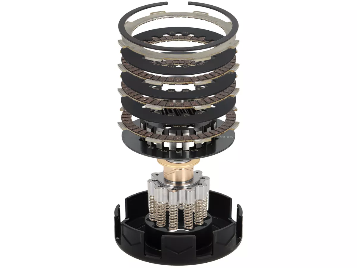 Kytkin BGM PRO Superstrong 2.0 Touring STD 24 hampainen, Vespa PX200 ja Rally 200 <a href="https://italialaiset.fi/wp-content/uploads/2021/01/BGM_PRO_c1.png"><img class="alignright size-full wp-image-30568" src="https://italialaiset.fi/wp-content/uploads/2021/01/BGM_PRO_c1.png" alt="" width="140" height="40" /></a>BGM PRO Superstrong 2.0 Touring STD -kytkin Ultralube-pinnoitteella, 24 hammasta ensiövälityksen 64/65-hampaiselle rattaalle. Sopii Vespa PX200- ja Rally 200 -malleihin. Korvaa aiemman mallin BGM8099D. <ul> <li>Valmistettu Saksassa</li> <li>Cosa2-tyyppiset kitkalevyt (teräs/korkki)</li> <li>Erittäin kestävä ja kevyt käyttää – sopii retkiajoon ja viritettyihin moottoreihin</li> <li>Ultralube-pinnoite vähentää kulumista</li> </ul> Kytkin BGM PRO Superstrong 2.0 Touring STD 24 hampainen, Vespa PX200 ja Rally 200 osat erikseen, kytkimen lamellit ja jouset