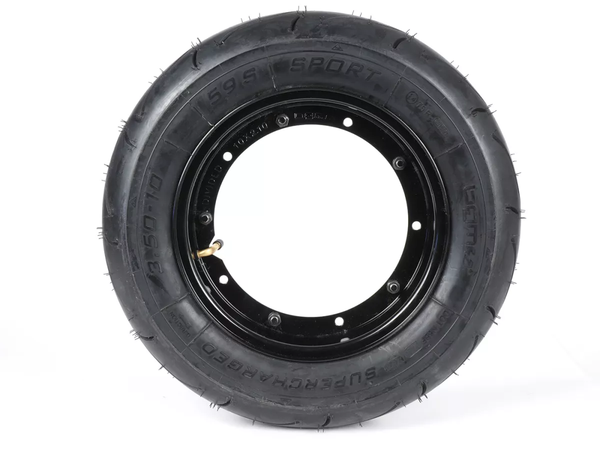 BGM Sport 3.50 - 10" TT 59S rengas mustalla vanteella, Vespa PX, Sprint, Rally <a href="https://italialaiset.fi/wp-content/uploads/2021/01/BGM_PRO_c1.png"><img class="alignright size-full wp-image-30568" src="https://italialaiset.fi/wp-content/uploads/2021/01/BGM_PRO_c1.png" alt="" width="140" height="40" /></a>BGM Sport 3.50 - 10" TT 59S rengas mustalle vanteelle valmiiksi asennettuna. Sopii esimerkiksi Vespa PX, Sprint, Rally, GT, GTR, TS, T4 malleihin ja LML Star/Stella malleihin. <ul> <li>rengas 3.5-10" (vahvistettu)</li> <li>vanne musta, maalattu 2.10-10"</li> </ul> BGM Sport 3.50 10" TT 59S rengas mustalla vanteella, Vespa PX, Sprint, Rally sisäpuoli, vanteen pulttireiät ja venttiili