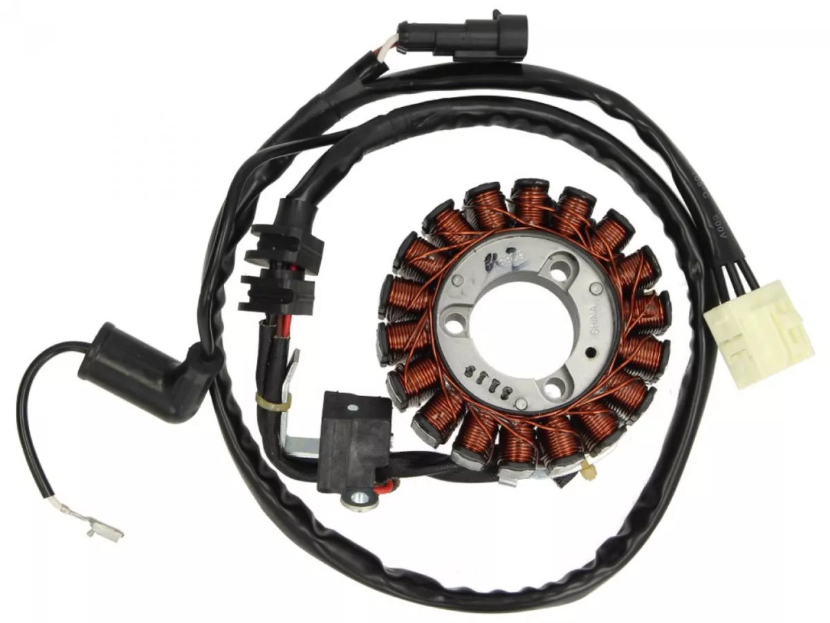 Staattori Piaggio Vespa GTS 250/300, GTS HPE 300, GTS Super 125/300 Staattori Piaggio Vespa GTS 250/300, GTS HPE 300, GTS Super 125/300 edestä, staattorin käämit ja johdot