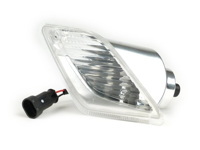 Takavilkku oikea, Piaggio Triom, Vespa GTS 125-300 (2014-) <img class="alignright size-full wp-image-25653" src="https://italialaiset.fi/wp-content/uploads/2020/05/image-5.png" alt="" width="145" height="45" />Takavilkku oikea, Piaggio Triom, Vespa GT, GTL, GTV, GTS 125-300 (2014-). Väritön lasi. Alkuperäinen Piaggio varaosa. Takavilkku oikea, Piaggio Triom, Vespa GTS 125-300 (2014-) edestä