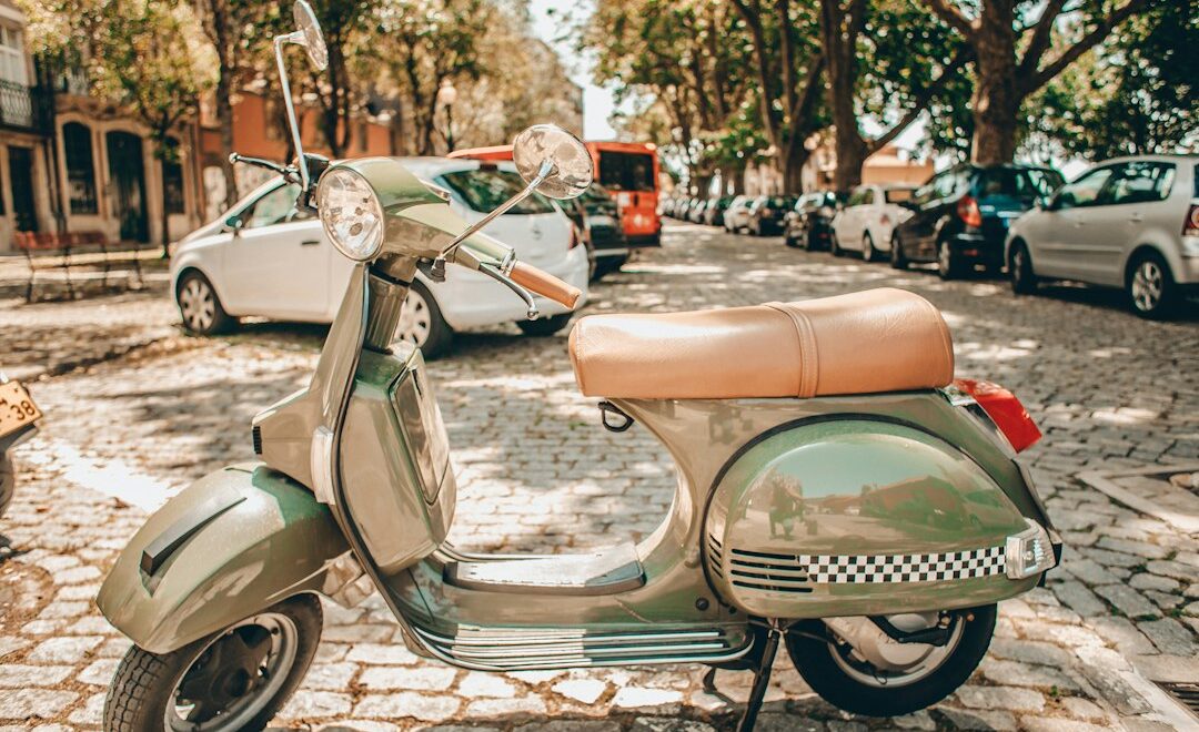 Missä myydään laadukkaita Vespa PX -varaosia Suomessa? Opas oikean osan valintaan Vihreä klassinen Vespa-skootteri